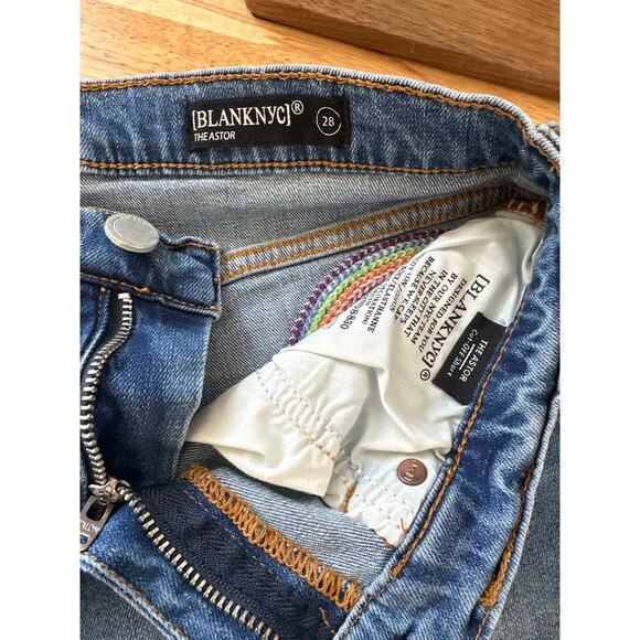 Women's Blank NYC The Astor Cut Off Embroidered Jean Shorts, Size 28 - Picture 5 of 7